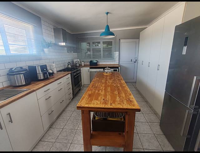 4 BEDROOM HOUSE FOR SALE IN LONG ACRES COUNTRY ESTATE